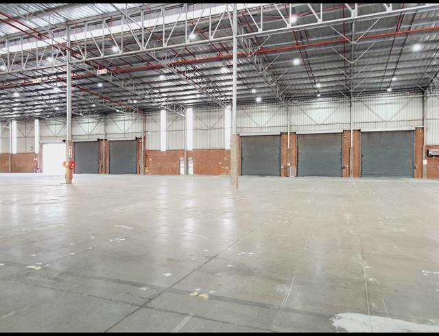 4,892M² WAREHOUSE TO LET IN POMONA